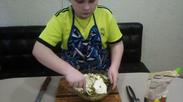 САЛАТ"ЗЕЛЁНЫЙ ГОРОШЕК И СЫР В ЛАВАШЕ. смотреть онлайн