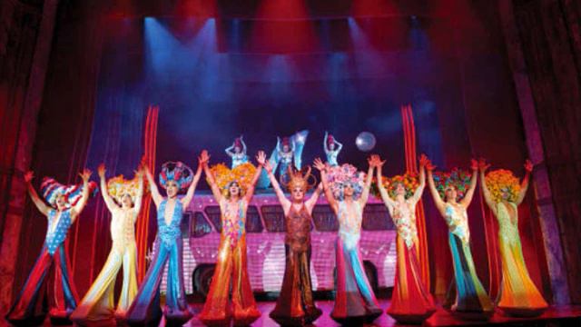 Priscilla Queen of the Desert - I Will Survive - Charlotte Riby смотреть онлайн
