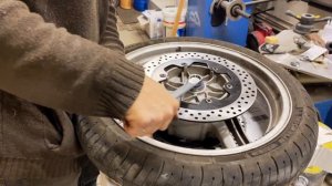 Замена подшипников мото колеса/ Replacing bearings in a motorcycle wheel