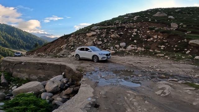 MG HS OFF-ROADING | THAL TO KALAM | 4X4 ROAD CONDITIONS смотреть онлайн
