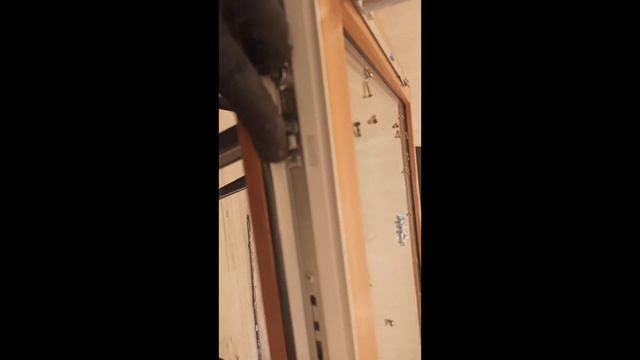 Подробный монтаж поворотно-откидной фурнитуры Roto NT, NX на створку и окно. смотреть онлайн