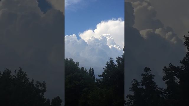 Одесса 28.07.2017 ,облака как сладка вата ,разрастаются на глазах,будто под снежной лавиной .... смотреть онлайн