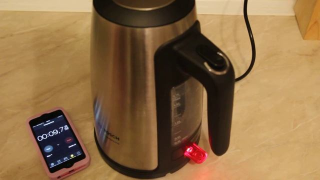 Электрочайник Bosch TWK6A813 тестирование защиты. Работа чайника без воды смотреть онлайн