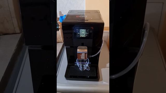 Krups Intuition Preference EA8738 making short espresso. смотреть онлайн