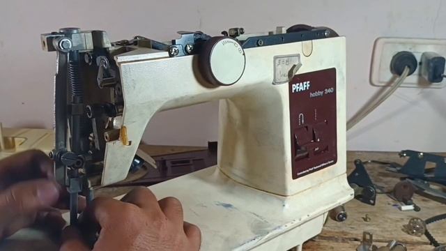 (PFAFF 340) Assembling a sewing machine."TIMELAPSE" Armando una Maquina de coser. смотреть онлайн