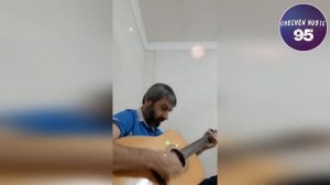 Увайс Шарипов Поет На Гитаре Са Безам Ша Тайпа Мерза Хилла 2022