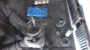 Замена задней стойки Джили Эмгранд