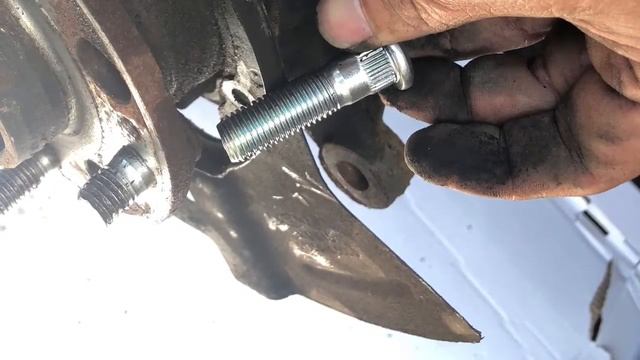2018 Kia Sorento Wheel Stud Replacement (read desc for instructions) - DIY for sure ! смотреть онлайн