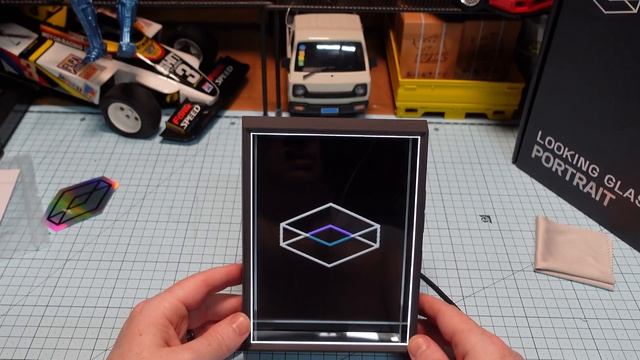 Buyers Guide: Looking Glass 3D Holographic Display Unboxing смотреть онлайн