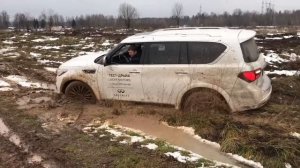 Посадили в грязь Infiniti QX80 | Экстремальный тест драйв.