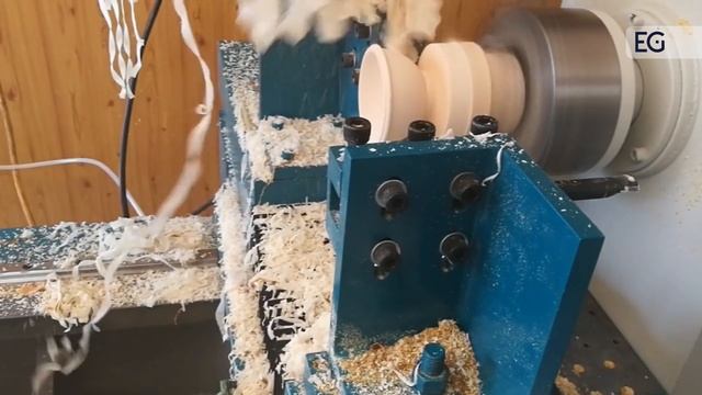 Токарный станок с фрезерным узлом по дереву CNC425W смотреть онлайн