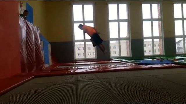 C Батута в поролоновую яму смотреть онлайн