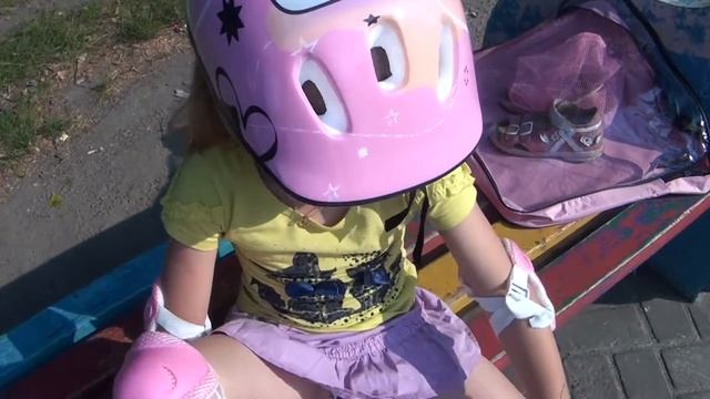 Ариша впервые встала на ролики смотреть онлайн