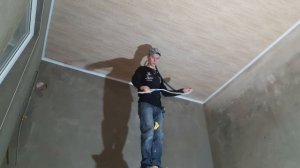 Монтаж ПВХ панелей на потолок.  Просто и быстро!