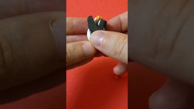 Новая новогодняя коллекция Киндер Сюрпризов 2021-22. Фигурка Пингвина смотреть онлайн