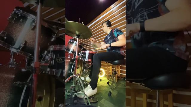 Одна нога хорошо, а две лучше! ✌️😎🥁 #zmiledrums #drums #барабаны #обучение #practice смотреть онлайн