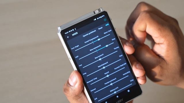 Should You Pay SO MUCH $$$ for a Music Player? (HiBy R6 2020) смотреть онлайн