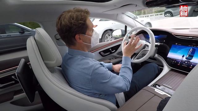 Mercedes EQS (2021) | Im EQS mit Daimler-Boss Ola Källenius | Test mit Thomas Drechsler смотреть онлайн