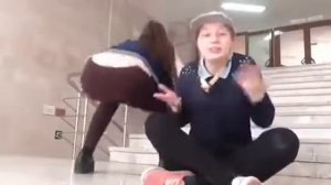 ДЕВЧЁНКИ КАКАЮТ ..., читают и танцуют рэп