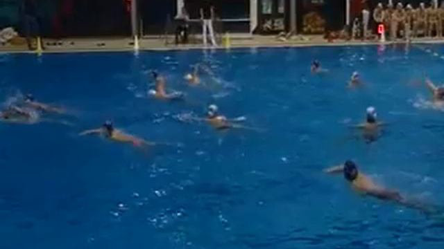 Waterpolo Goalkeeper to score! смотреть онлайн