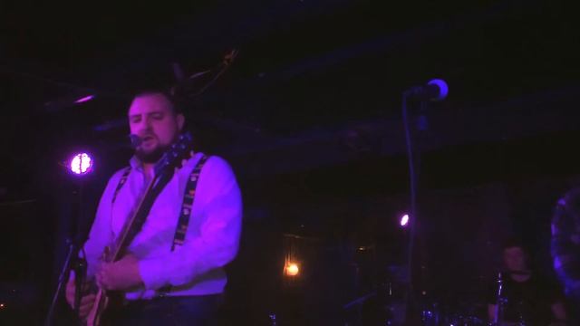 Безумный Банкир - Так одиноко смотреть онлайн