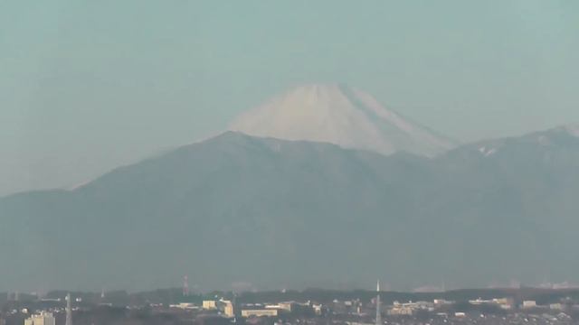 Yokohama. Из окна гостиницы виднеется Фудзияма. смотреть онлайн