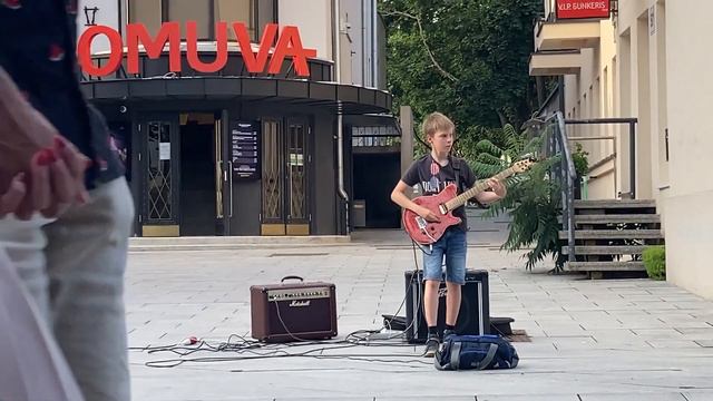 Måneskin - I wanna be your slave - on the street смотреть онлайн