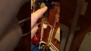 Смонтировали систему воздуха отвода из водоснабжения частного дома от скважины с маленьким дебетом.