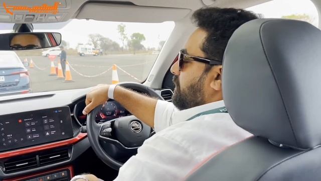 Safety of Skoda Cars || Skoda Trackday at NATRAX || Skoda Drive Experience || Flywheel Malayalam смотреть онлайн