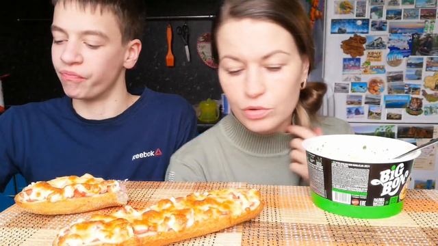 МУКБАНГ БАГЕТ С НАЧИНКОЙ/ЛАПША БИГ БОН смотреть онлайн
