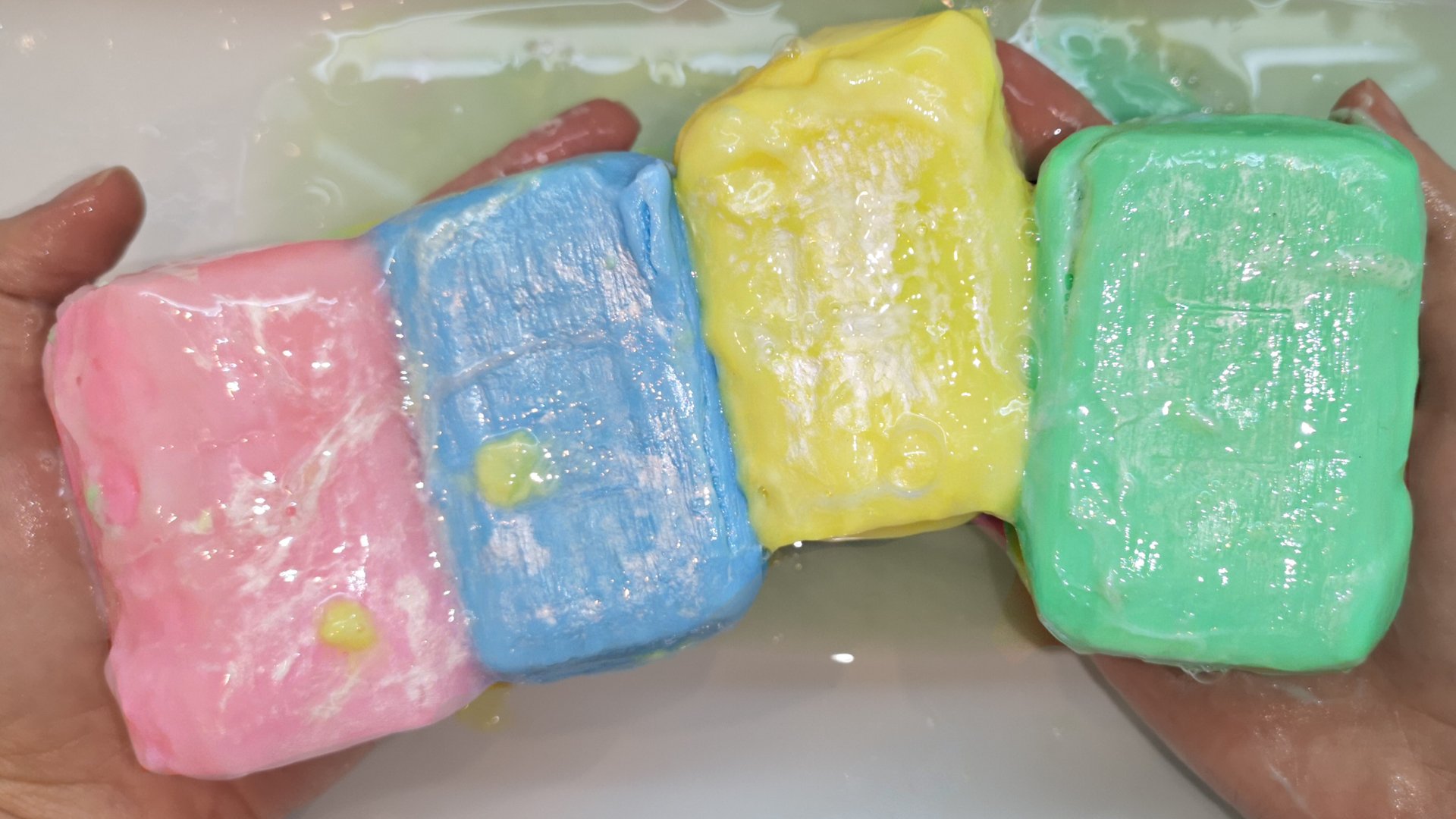 САМОЕ ЯРКОЕ РАЗМОКШЕЕ МЫЛО! РАЗМОКЛО В НОЛЬ/ЖМЯК ЖЕСТКОЙ ГУБКОЙ/SOAKED SOAP смотреть онлайн