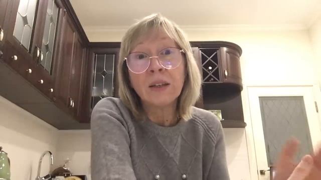 Самвел Адамян/Обзор/ Бабка ТВ научит внучек и в зуб ногой, и в опу пальцем! В этом ей равных нет! смотреть онлайн