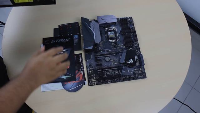 ASUS ROG Strix Z270E Gaming motherboard quick unboxing смотреть онлайн
