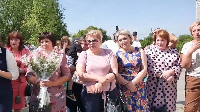 Мощная и трогательная речь учителя. Последний звонок 2021. смотреть онлайн