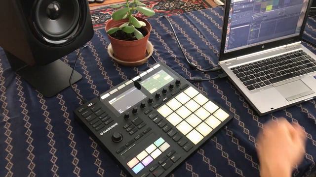 Making a deep acid house track on the Maschine MK3 смотреть онлайн