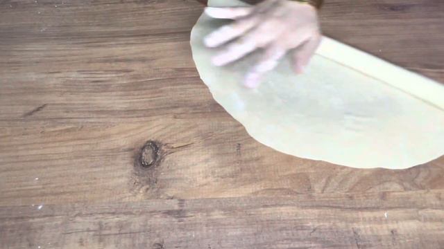 TEPSİ TEPSİ YAPIYORUM YAPILDIĞI AN BİTİYOR ASLA BİLDİĞİNİZ SU BÖREKLERİNE BENZEMEZ SU BÖREĞİ TARİFİ смотреть онлайн