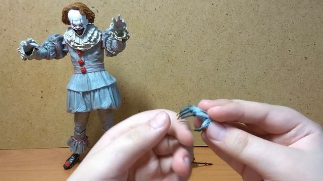 Обзор фигурки Пеннивайза (Ultimate II) от Neca (ОНО) смотреть онлайн