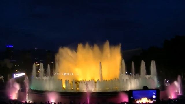 Поющий фонтан в Барселоне под "Barselona" смотреть онлайн