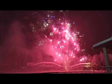 Фейерверк в лесу смотреть онлайн