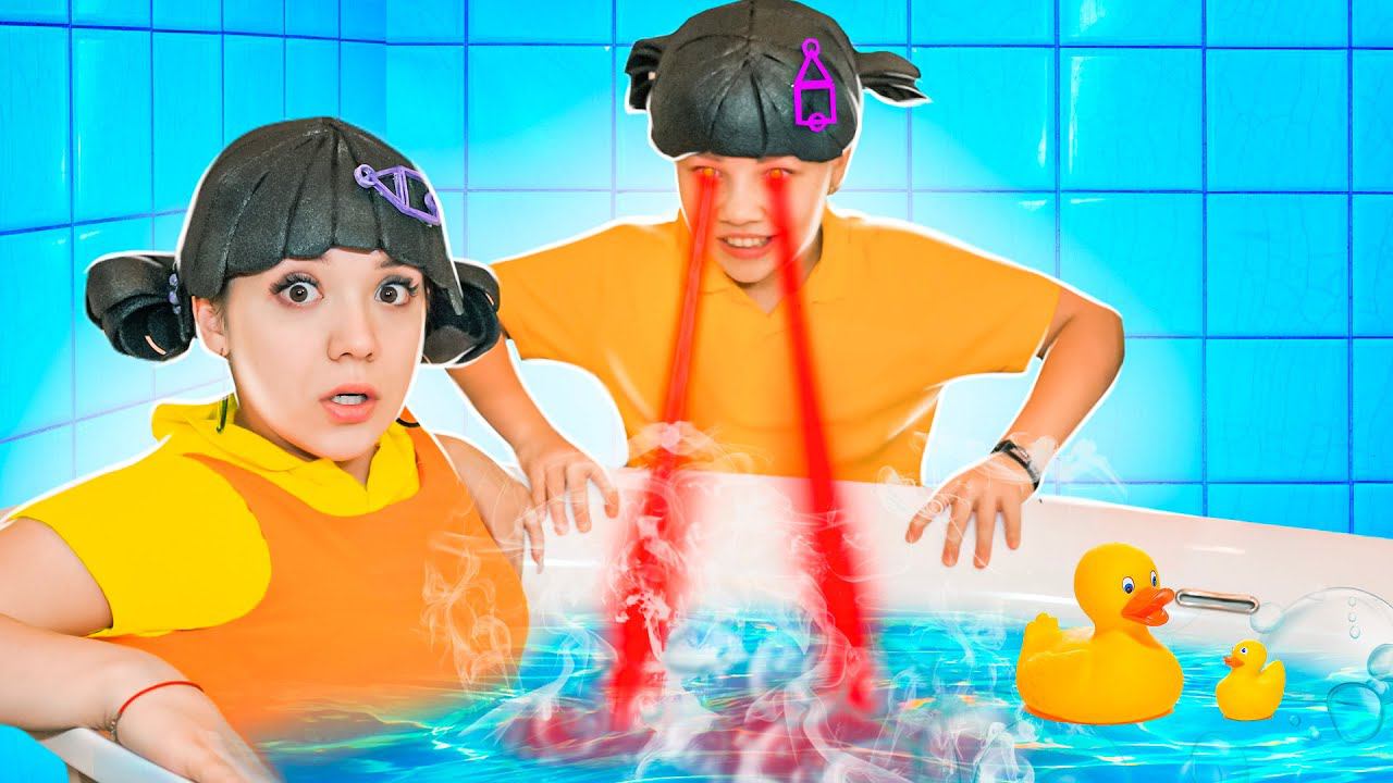 ЗЛАЯ КУКЛА ИГРА В КАЛЬМАРА против ДОБРОЙ Куклы Игра в кальмара! Смешные моменты! смотреть онлайн