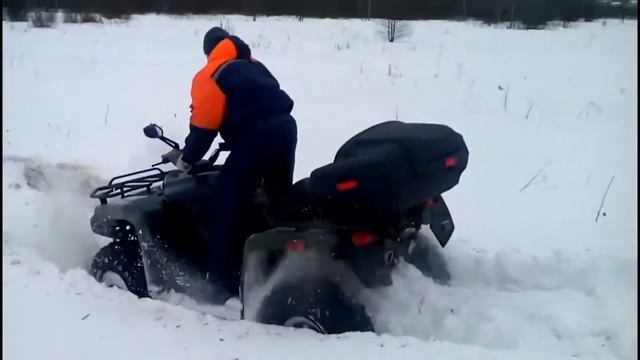 Катка по Снежному полю. Какой вездеход проходимее Квадроцикл Стелс или Газ 66. Смотрите.... смотреть онлайн