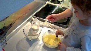 Готовим блинчики! Детская кулинария по приготовлению настоящих блинов)))
