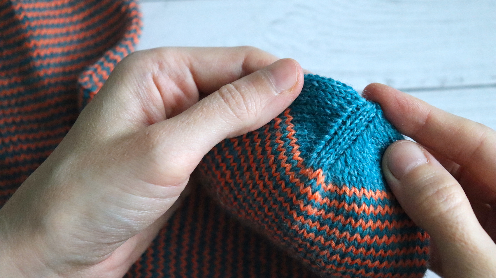 Не знаете, как заканчивать вязание носка спицами? Показываю, как просто это сделать смотреть онлайн