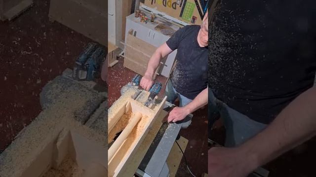 Круглые ножки на циркулярной пиле ?Round legs on circular saw #woodworking #столярка #woodartist смотреть онлайн