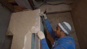 Как штукатурить углы. Штукатурим столб.