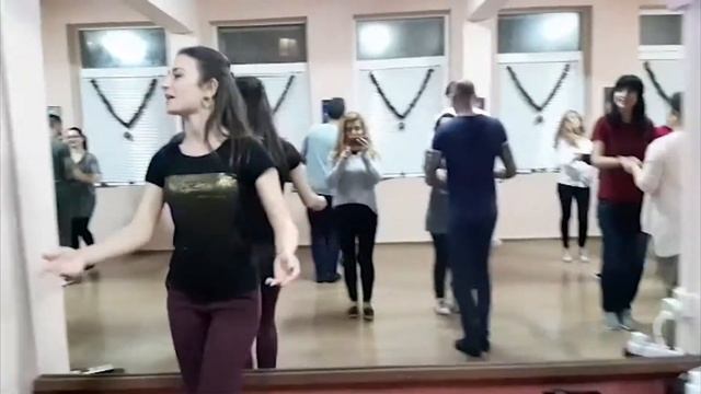 Първи урок по бачата от Танцово студио Let's Dance смотреть онлайн