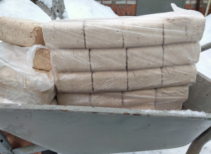 Топливные брикеты или дрова? Что лучше и выгоднее для отопления дома