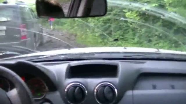 Дастер тянет Додж Нитро смотреть онлайн
