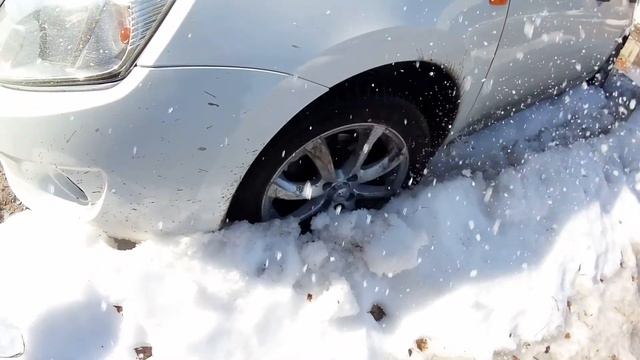 Lada Granta в грязи и снегу смотреть онлайн