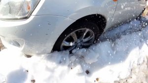 Lada Granta в грязи и снегу